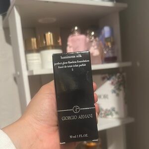 Giorgio Armani Luminous Silk Foundation in Black